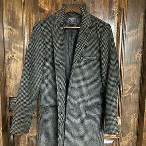 Abercrombie & Fitch Black and Gray Houndstooth Coat